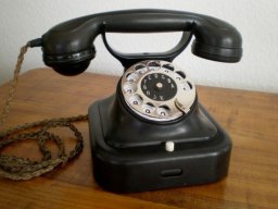 008_il vecchio telefono